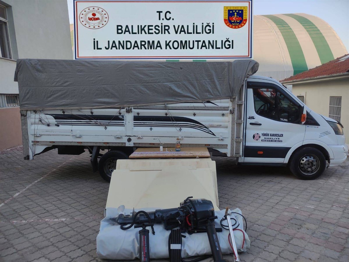 Balıkesir’de Göçmen Kaçakçılığı Operasyonu: 3 Organizatör Gözaltında, 31 Düzensiz Göçmen Yakalandı