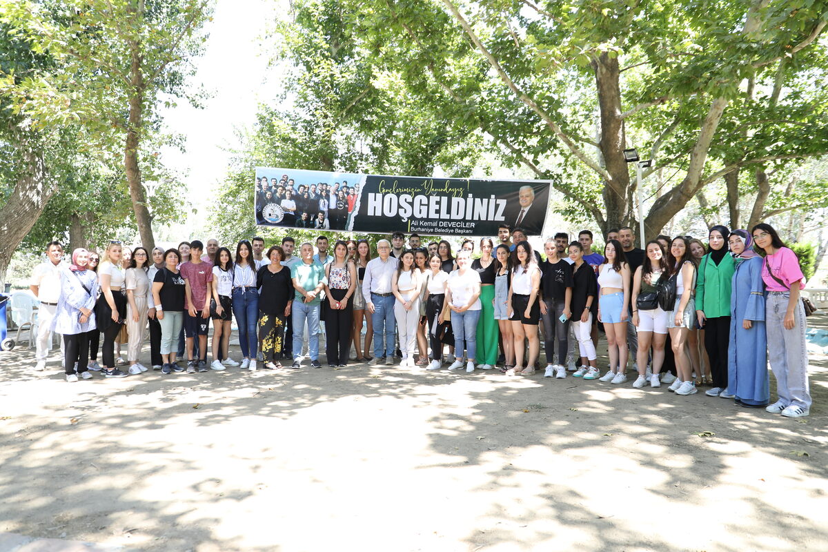 Burhaniye Belediyesi’nden Üniversite Öğrencilerine Geri Ödemesiz Burs Desteği