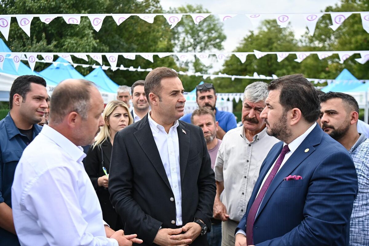 Başkan Ahmet Akın, Dursunbey Esnaf ve Sanatkârlarla Bir Araya Geldi: “Esnafımızın Talepleri Doğrultusunda Yol Haritamızı Şekillendireceğiz”