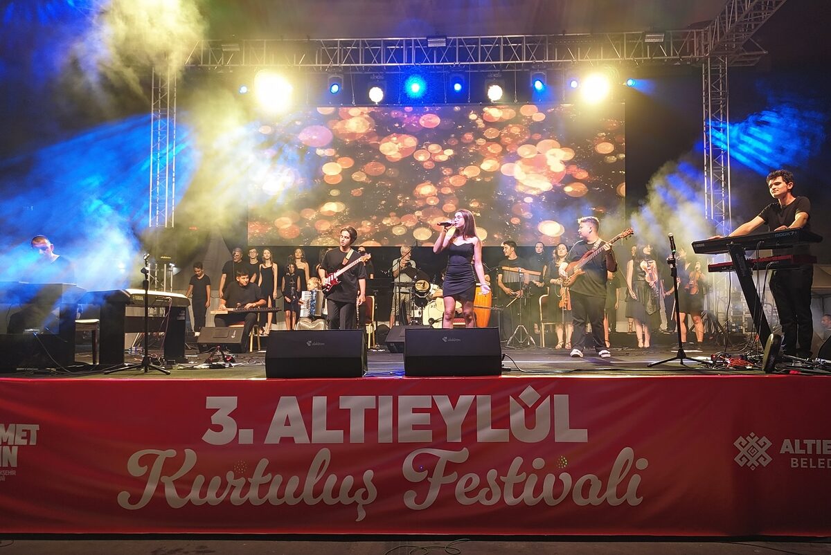 ALTIEYLÜL KURTULUŞ FESTİVALİ COŞKUSU