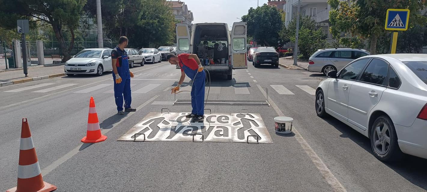 Karesi Belediyesi’nden İlçe Genelinde Yoğun Çalışma: Yollar, Kaldırımlar, Okullar ve Parklar Yenileniyor