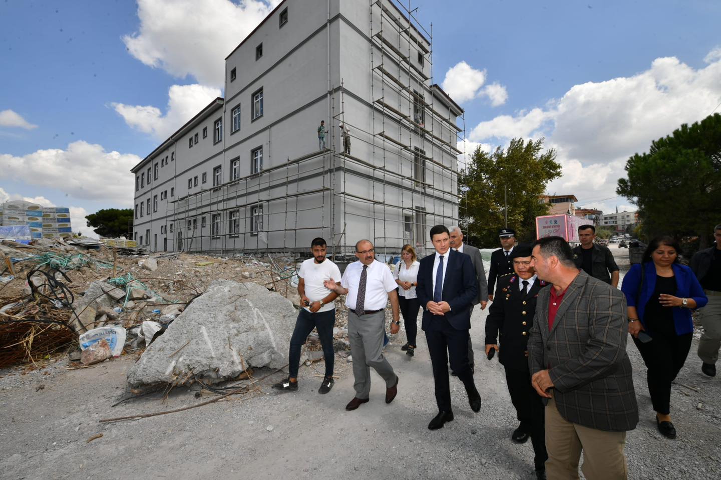 Vali İsmail Ustaoğlu, Savaştepe’de İnşaatı Devam Eden Toplum Sağlığı Merkezi Hizmet Binasını İnceledi