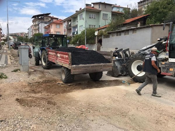 DURSUNBEY’DE FEN İŞLERİ MÜDÜRLÜĞÜ SAHADA