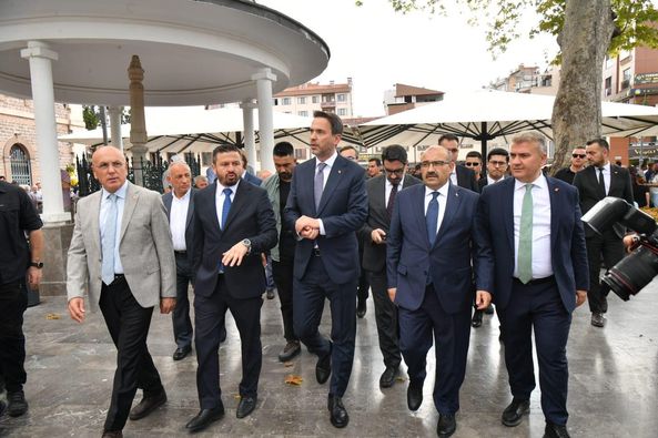 VALİ USTAOĞLU VE BAKAN BAYRAKTAR BALIKESİR’DE VATANDAŞLARLA BULUŞTU