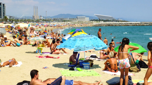 Platja de la Nova Mar Bella: Barselona’nın Huzurlu ve Modern Plajı