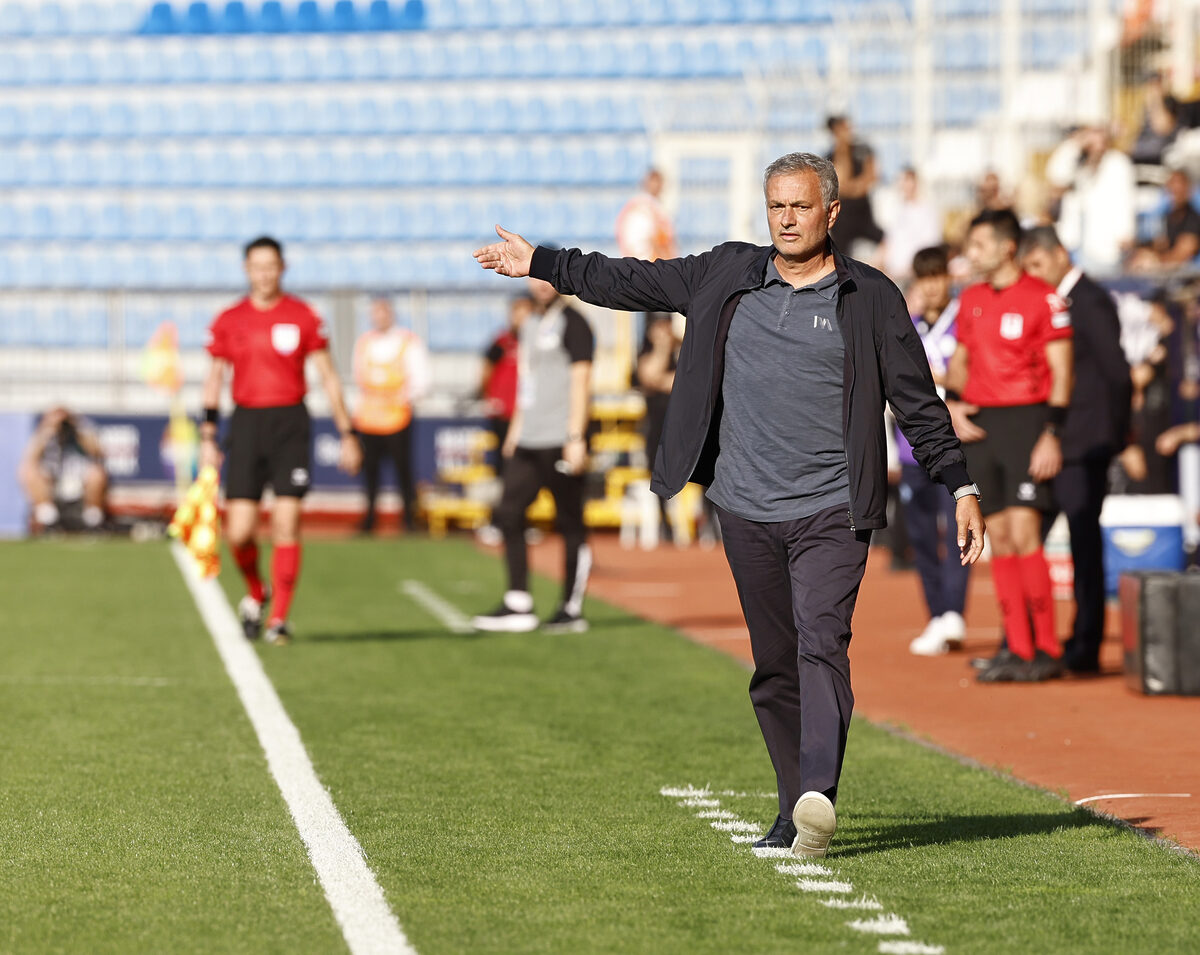 Mourinho’dan Okan Buruk’a Çarpıcı Gönderme: “Hakemler Dürüst Olduğu Sürece Herkesle Arkadaş Olabilir”