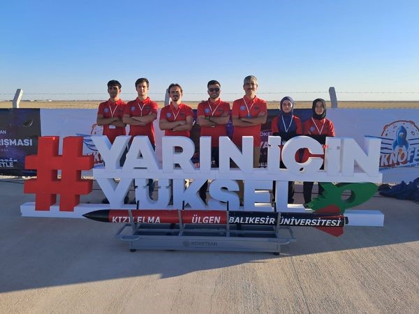 BALIKESİRLİ ÖĞRENCİLER, TEKNOFEST ROKET YARIŞMASINDA