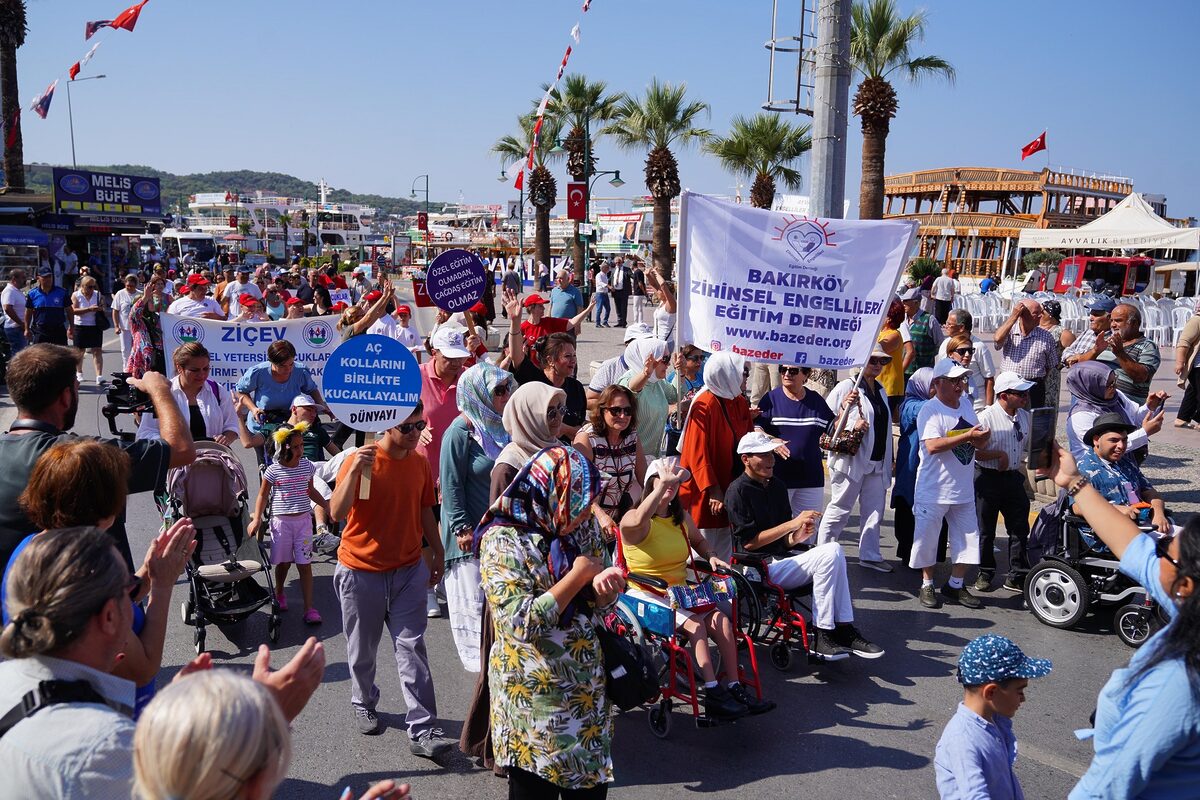 Ayvalikta 32inci kez duzenlenen Ayvalik Engelliler Senligi basladi 8 - Marmara Bölge: Balıkesir Son Dakika Haberleri ile Hava Durumu