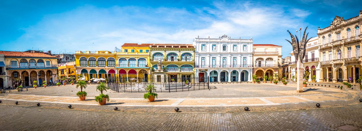 Old Square (Plaza Vieja): Havana’nın Tarihi ve Kültürel Kalbi