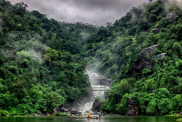 Pangthumai Şelalesi, Bangladeş'in kuzeydoğusunda,