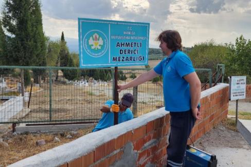 Manisa’da yıpranan tabela ve levhalar yenileniyor