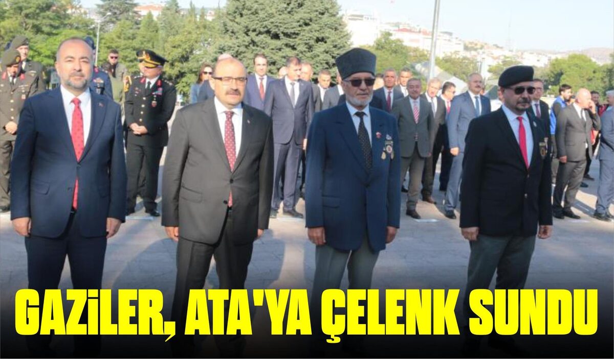 GAZİLER, ATA'YA ÇELENK SUNDU