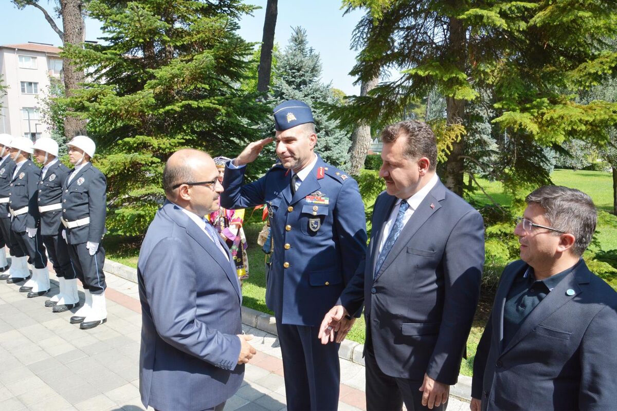 1729400390 313 BALIKESIRIN YENI VALISI ISMAIL USTAOGLU GOREVE BASLADI - Marmara Bölge: Balıkesir Son Dakika Haberleri ile Hava Durumu