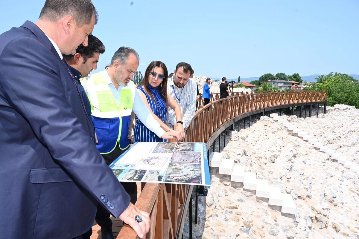 1729402670 41 Bursada her koseden tarih fiskiriyor Roma Tiyatrosu turizme kazandiriliyor - Marmara Bölge: Balıkesir Son Dakika Haberleri ile Hava Durumu