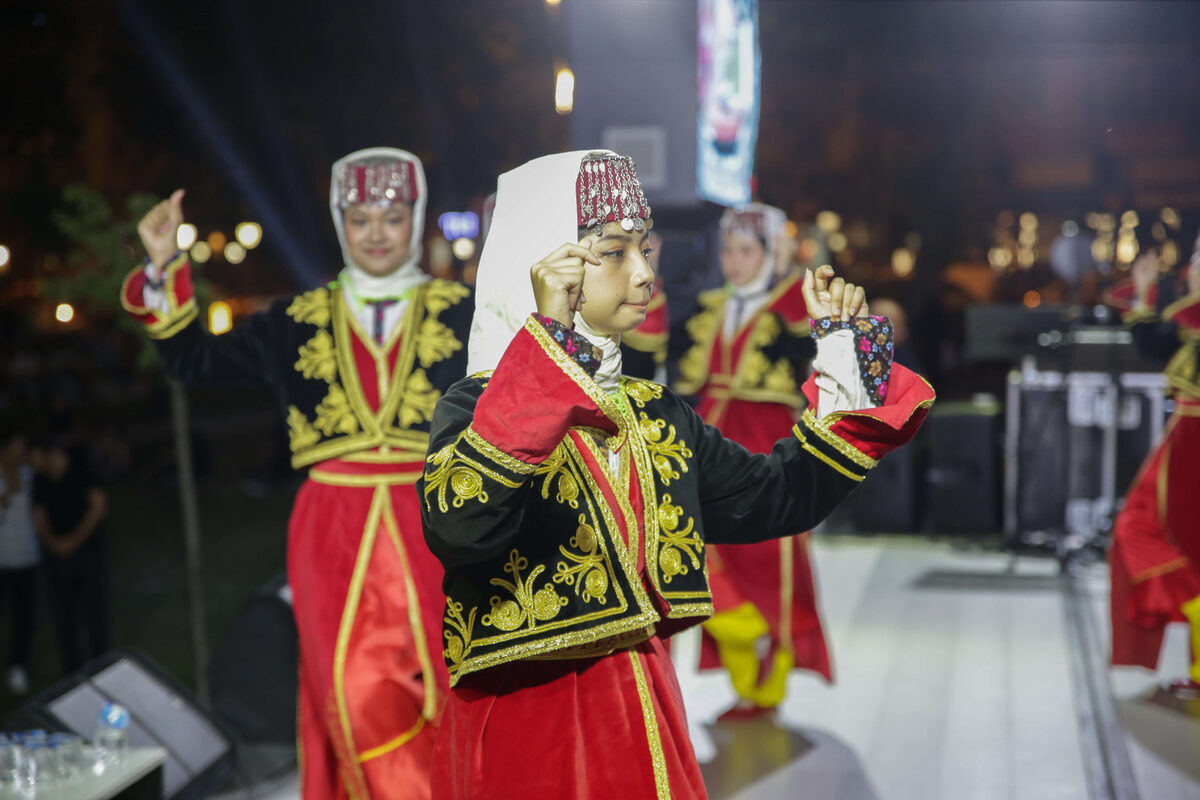 1729403025 787 Kutahyada uluslararasi festivalde final gecesi - Marmara Bölge: Balıkesir Son Dakika Haberleri ile Hava Durumu