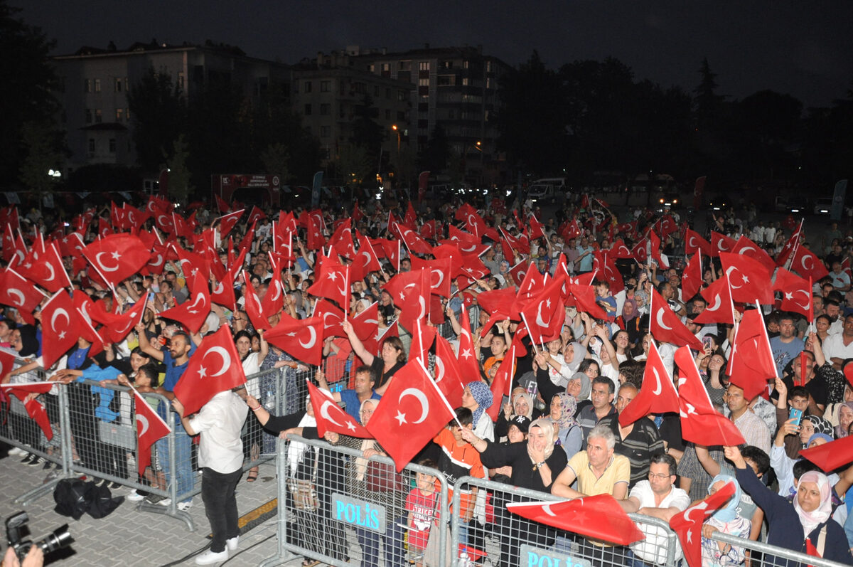 1729408127 448 Zaradan Bursada muhtesem konser - Marmara Bölge: Balıkesir Son Dakika Haberleri ile Hava Durumu