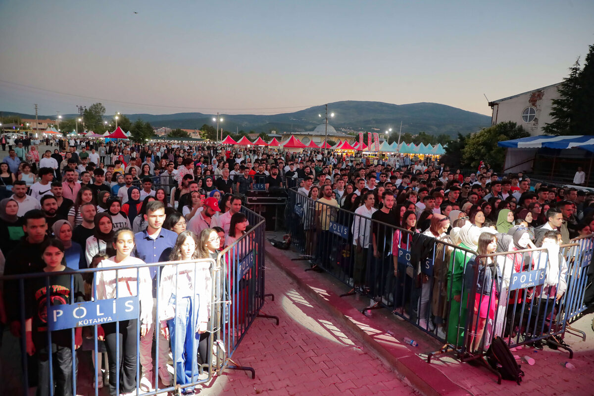 1729410059 415 Kutahya Festivali kapilarini acti - Marmara Bölge: Balıkesir Son Dakika Haberleri ile Hava Durumu