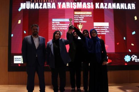 Konya'da liseli gençler münazarada yarıştı