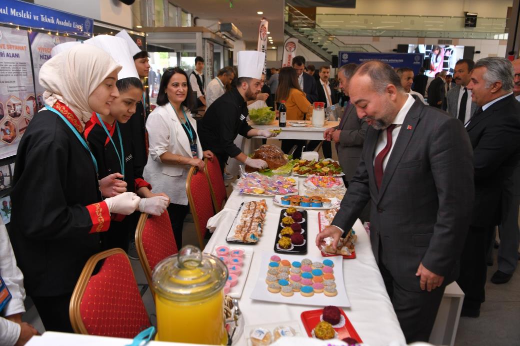 1729410769 752 MESLEK VE EGITIM FUARI ACILDI - Marmara Bölge: Balıkesir Son Dakika Haberleri ile Hava Durumu