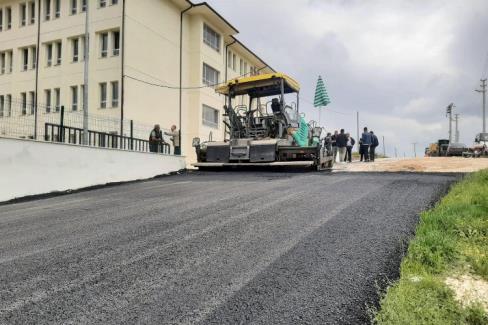 Pazaryeri’nde  okul yollarına sıcak asfalt