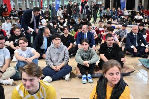 Bakan Varank Bursa’da gençlerin ödüllerini ikiye katladı