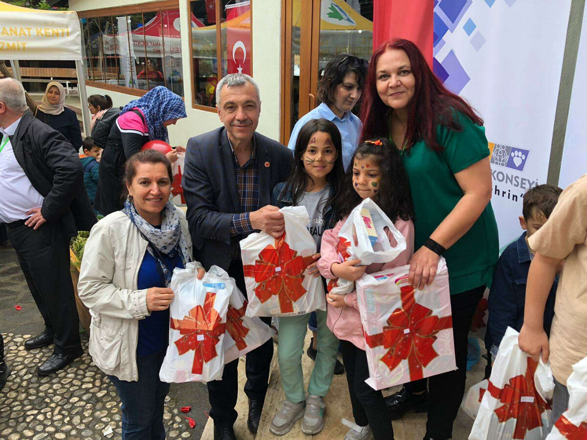 1729415845 29 Izmitte depremzede minikler icin Cocuklar Gulsun etkinligi - Marmara Bölge: Balıkesir Son Dakika Haberleri ile Hava Durumu