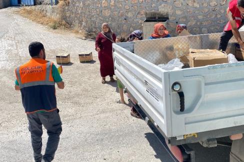 Gölcük'ten deprem bölgesine yardımlara devam