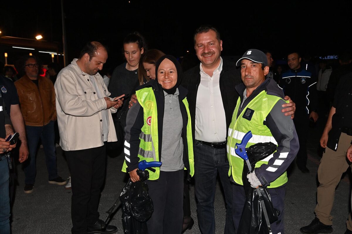 1729417050 974 GENCLER ISTEDI BASKAN YILMAZ YAPTI - Marmara Bölge: Balıkesir Son Dakika Haberleri ile Hava Durumu