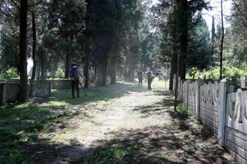 Sakarya’da mezarlıklar bayrama hazır