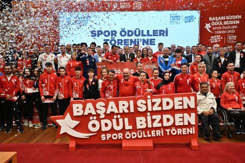 Bursa'da sporun yıldızlarına ödül yağdı