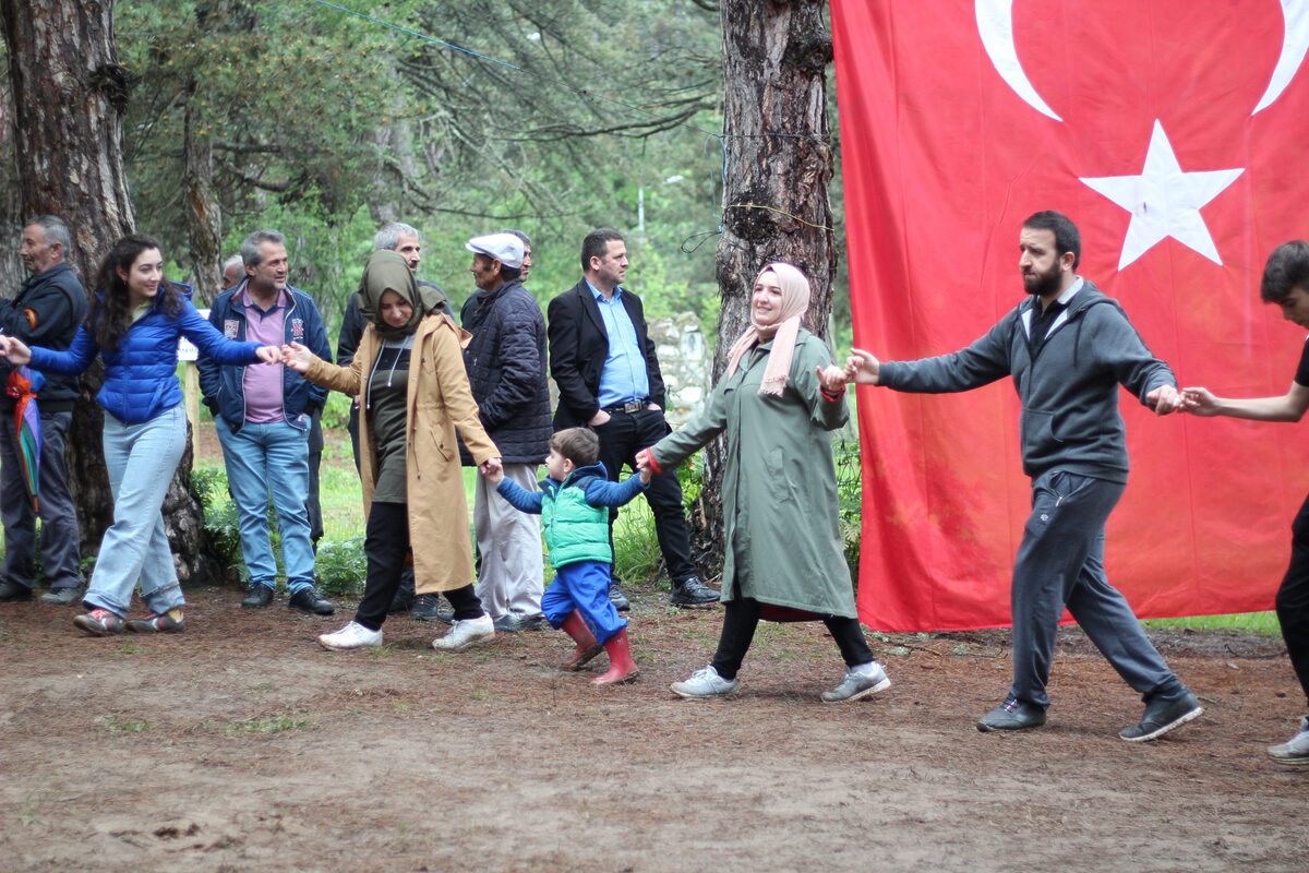 1729421701 712 Artvinliler 2 Bisi Festivali renkli goruntulere sahne oldu - Marmara Bölge: Balıkesir Son Dakika Haberleri ile Hava Durumu