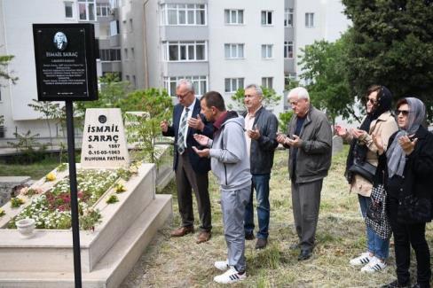 Merhum Başkan Saraç mezarı başında anıldı