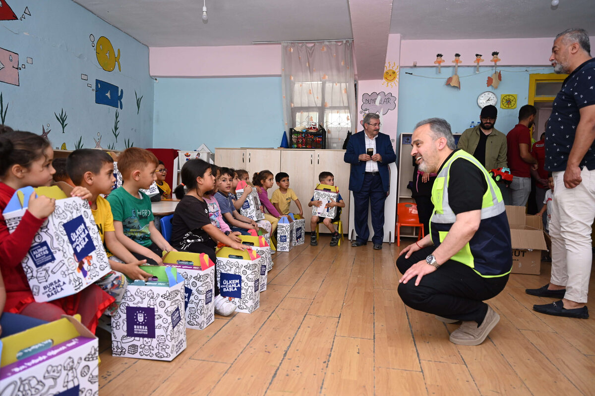 1729424529 307 Hatayli depremzedelere cocuklara Alinur Aktas morali - Marmara Bölge: Balıkesir Son Dakika Haberleri ile Hava Durumu