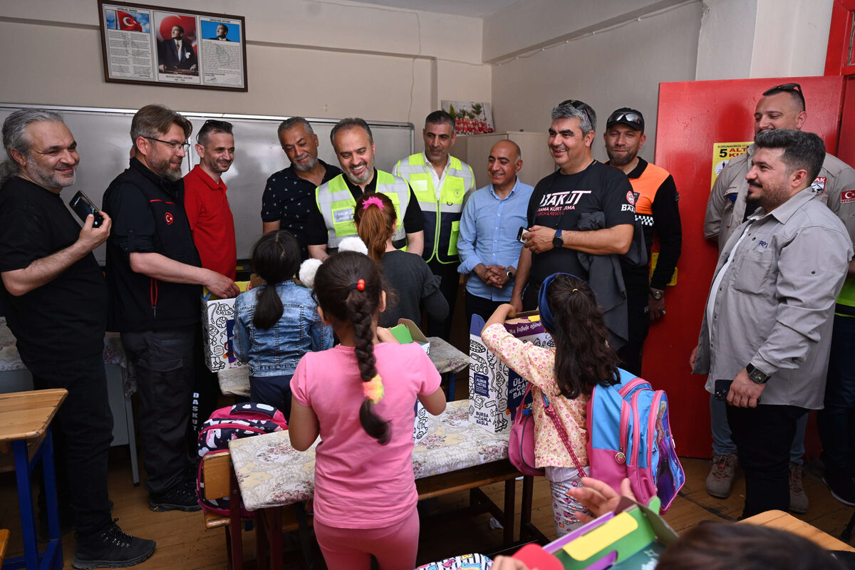 1729424531 755 Hatayli depremzedelere cocuklara Alinur Aktas morali - Marmara Bölge: Balıkesir Son Dakika Haberleri ile Hava Durumu