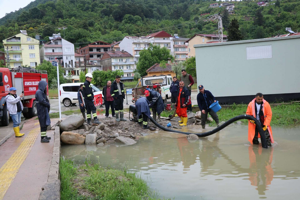 1729428102 295 Karadenizi sel vurdu 2 olu 1 kayip - Marmara Bölge: Balıkesir Son Dakika Haberleri ile Hava Durumu