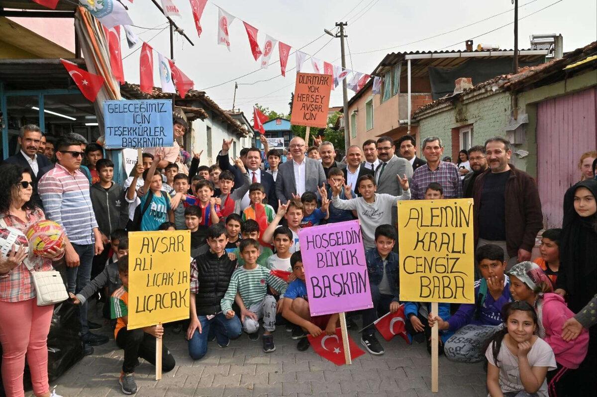 1729430590 240 Manisada miting havasinda karsilama - Marmara Bölge: Balıkesir Son Dakika Haberleri ile Hava Durumu