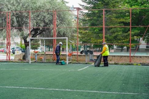 Kütahya'da park ve havuzlarda genel temizlik