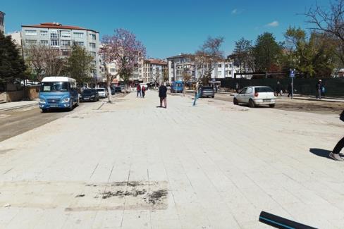 Edirne Keşan’da meydan depo gibiydi… Haberimiz sonrası kaldırıldı!