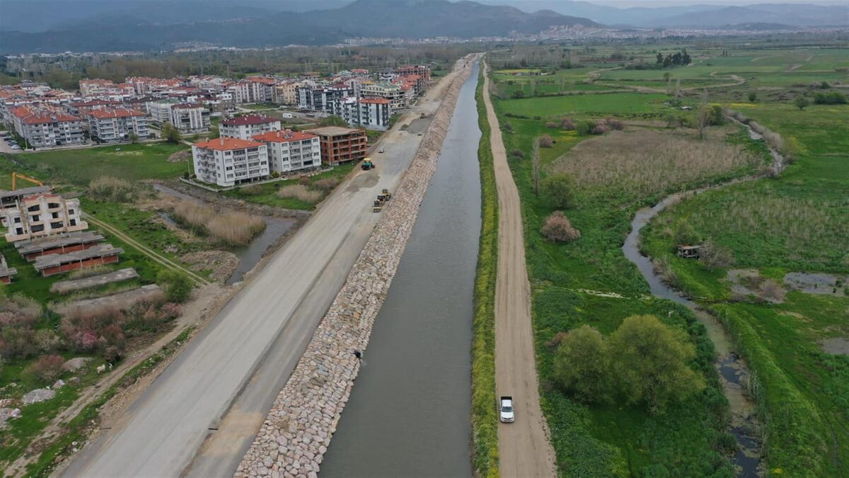 1729539262 678 ULKU YOLUNDA SICAK ASFALT SERIMI BASLADI - Marmara Bölge: Balıkesir Son Dakika Haberleri ile Hava Durumu