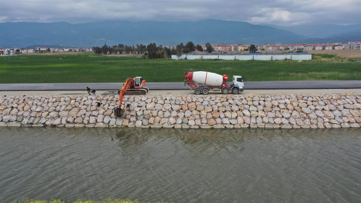 1729539264 184 ULKU YOLUNDA SICAK ASFALT SERIMI BASLADI - Marmara Bölge: Balıkesir Son Dakika Haberleri ile Hava Durumu