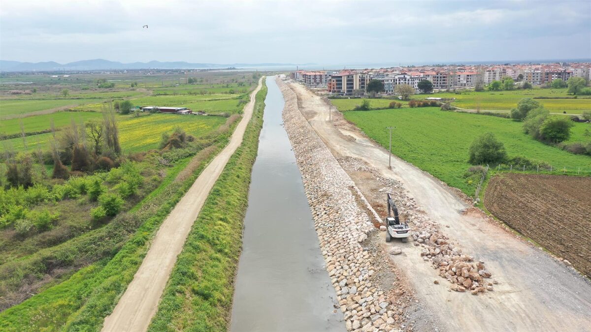 1729539268 534 ULKU YOLUNDA SICAK ASFALT SERIMI BASLADI - Marmara Bölge: Balıkesir Son Dakika Haberleri ile Hava Durumu