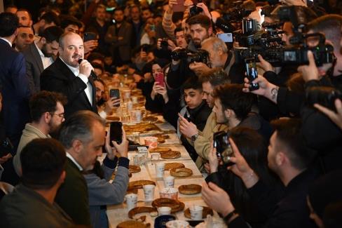 Togg’la geldi tahanlıyla sahur yaptı