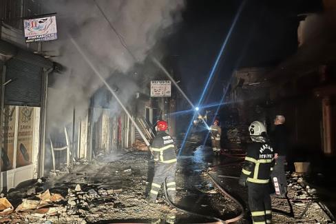 Hatay’daki yangını söndüren 3 ilin ekibi birlikte sahur yaptılar