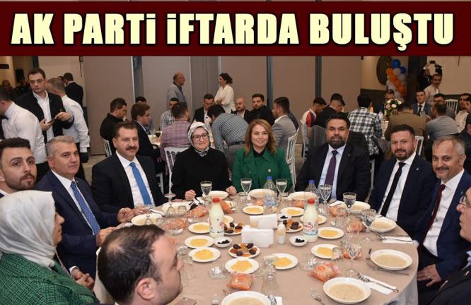  Teşkilat iftarı programına; AK