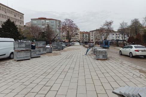 Edirne Keşan’da Cumhuriyet Meydanı depoya dönüştü!