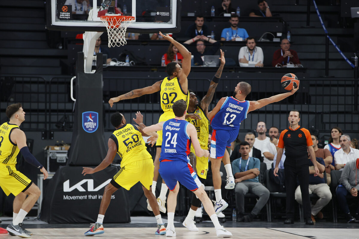 Türk Derbisinde Gergin Anlar! Fenerbahçe Beko, Anadolu Efes’i Devirdi!