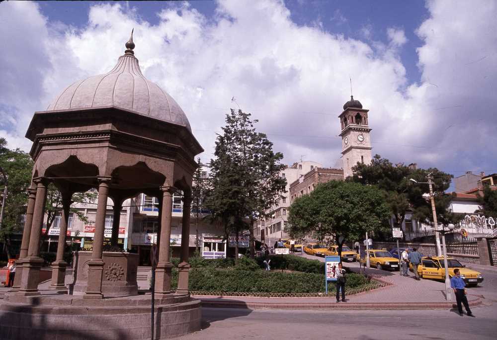 Balıkesir şehir merkezinde, saat