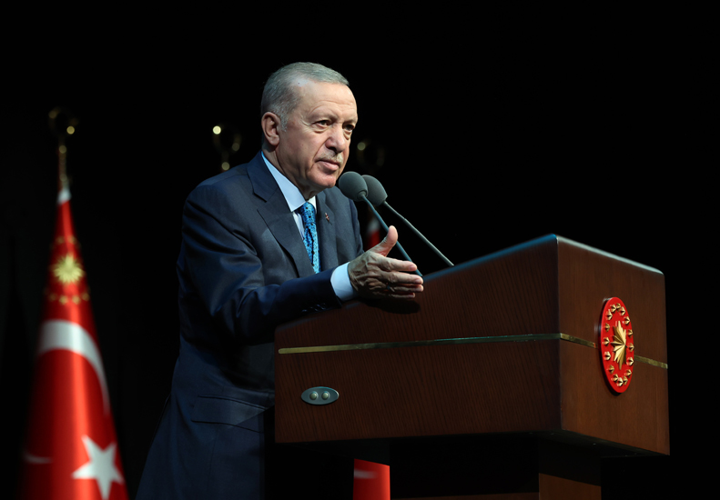 CUMHURBAŞKANI ERDOĞAN NOKTAYI KOYDU! SOSYAL MEDYA UYGULAMALARI KAPANCAK MI?