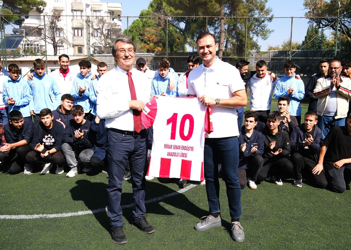 Balıkesirspor’dan Mimar Sinan Lisesi’ne Anlamlı Ziyaret