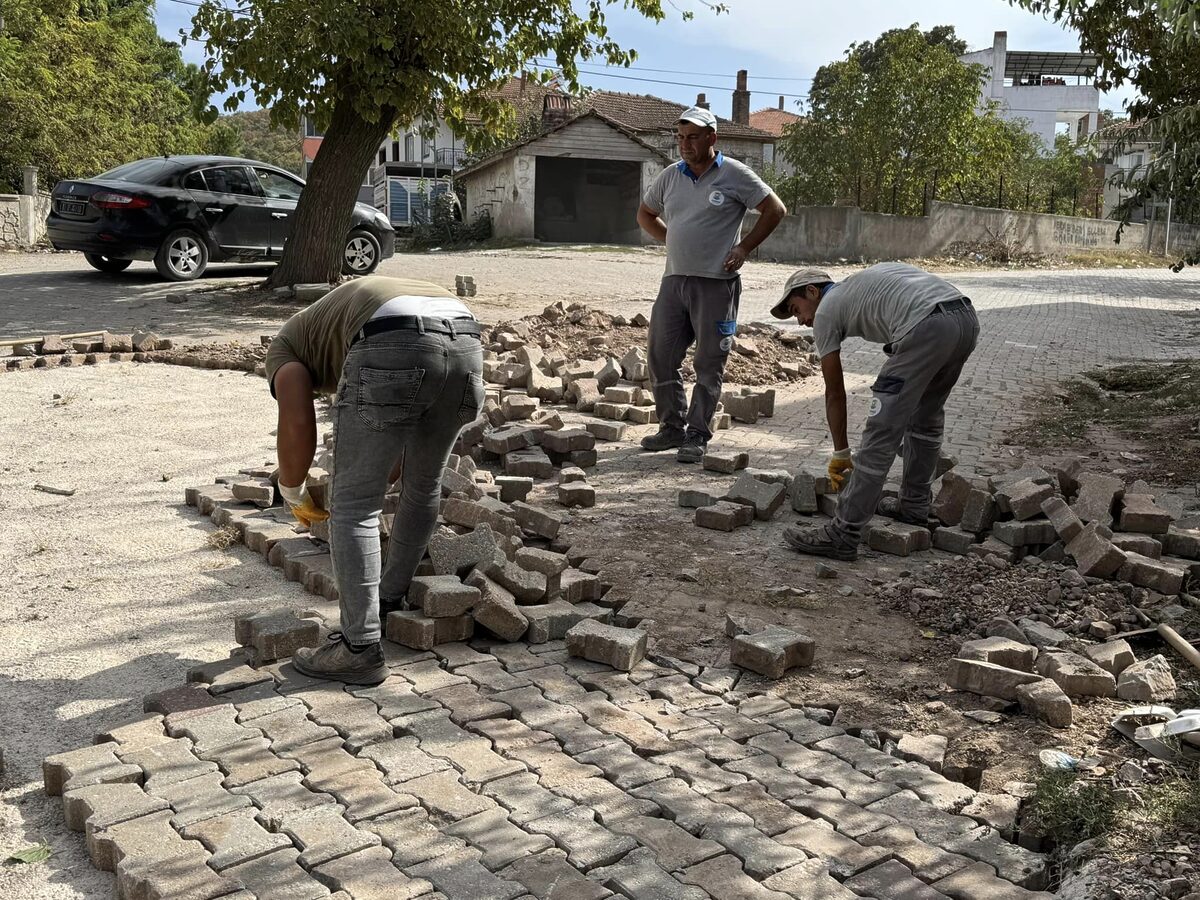 İvrindi’de Alt Yapı Çalışmaları Tüm Hızıyla Devam Ediyor